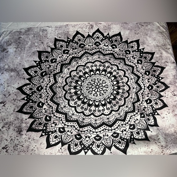 white & black mandala tapestry! - Picture 1 of 1